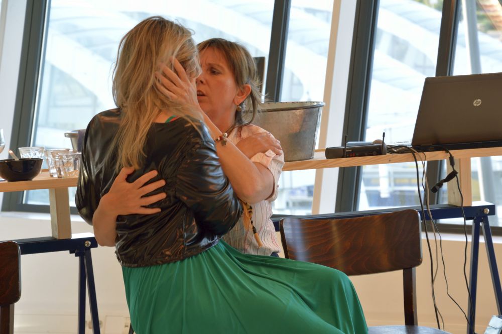 Impressie 5 voorstelling De Laatste Avond  & Gif  & Noorderzon 