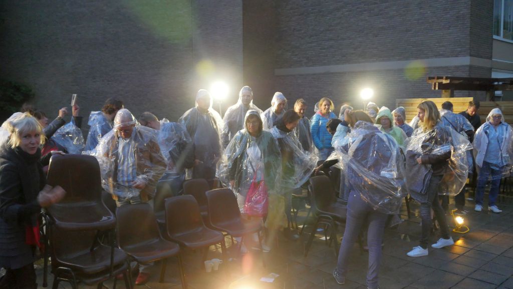 Impressie 1 van voorstelling: Bij het kanaal naar links